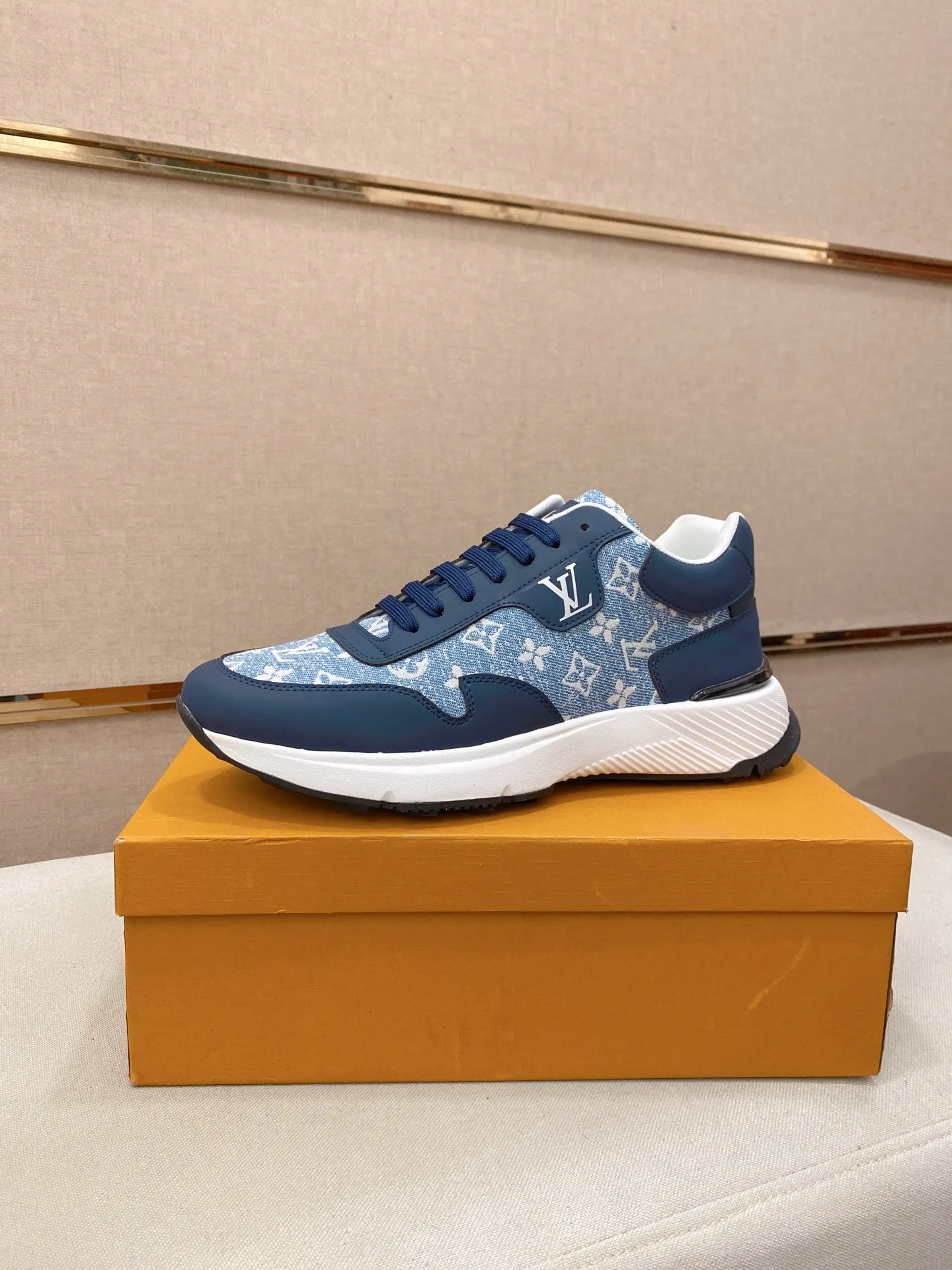 Men's shoes💰 462💰louis vuitton (Louis Vuitton/lv)🔍🔍The new counters are on sale at the same time. The uppers are imported from Italy. ⃣️Re-engraved🇮🇹💪💪, ⚠Sole: The original sole is specially provided by the original factory, the exclusive movable molded sole is super comfortable, ⚠Original and single goods 🔍high quality, you can enter and leave the counter at will, welcome to compare⚠. Code number: 38-44 (45/customized, non-refundable)
